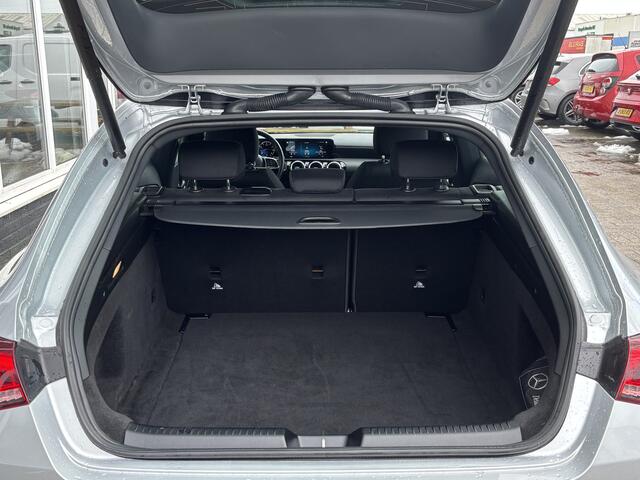 Mercedes-Benz CLA-KLASSE Shooting Brake 180 Business Solution | Mbux | Stoelverwarming | Parkeer Camera | Elektrische Achterklep