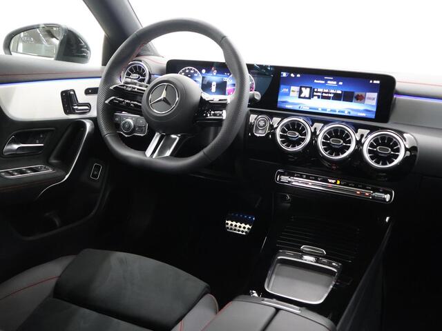 Mercedes-Benz CLA-KLASSE Shooting brake 180 Business Solution AMG | Panoramadak | Dodehoekassistent | HUD | 360° camera | Nightpakket | Keyless Entry/Go |