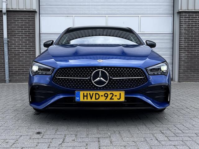 Mercedes-Benz CLA-KLASSE 180 Business Solution AMG | Panoramadak | Bruin Interieur | Night Pakket | MULTIBEAM LED Koplampen | Apple CarPlay | Android Auto | Sierdelen Walnotenhout Zwart | Sfeerverlichting | Stoelverwarming | Achteruitrijcamera