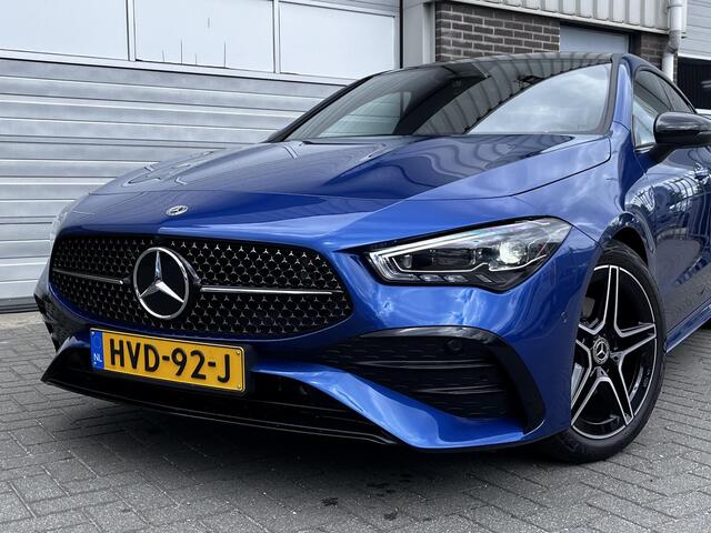 Mercedes-Benz CLA-KLASSE 180 Business Solution AMG | Panoramadak | Bruin Interieur | Night Pakket | MULTIBEAM LED Koplampen | Apple CarPlay | Android Auto | Sierdelen Walnotenhout Zwart | Sfeerverlichting | Stoelverwarming | Achteruitrijcamera