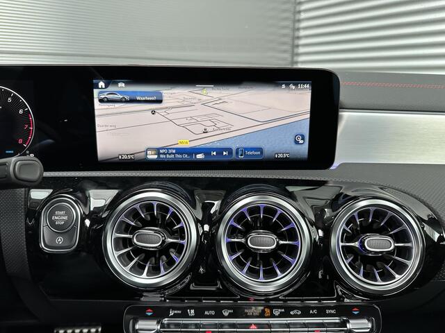 Mercedes-Benz CLA-KLASSE 180 AMG Line | Premium | Nightpakket | Panoramadak | Achteruitrijcamera | Stoelverwarming | Sfeerverlichting