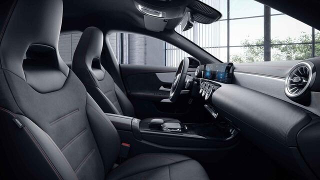 Mercedes-Benz CLA-KLASSE 200 AMG Line | Night | Stoelverwarming | 18" lichtmetalen velgen | Achteruitrijcamera |