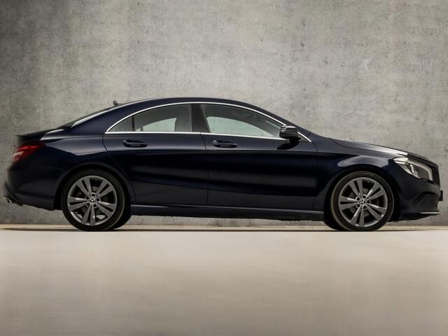 Mercedes-Benz CLA-KLASSE 180 Solution Sport Automaat (GROOT NAVI, CAMERA, LEDER, STOELVERWARMING, ZWART HEMEL, SPORTSTOELEN, PARKEERSENSOREN, LED KOPLAMPEN, NIEUWE APK, NIEUWSTAAT)