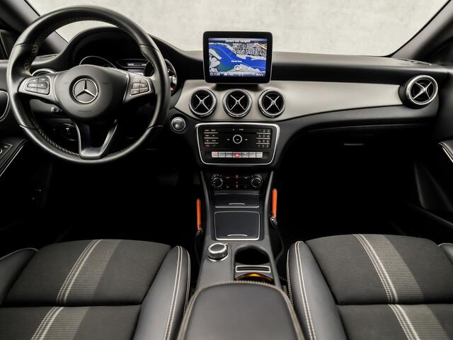 Mercedes-Benz CLA-KLASSE 180 Solution Sport Automaat (GROOT NAVI, CAMERA, LEDER, STOELVERWARMING, ZWART HEMEL, SPORTSTOELEN, PARKEERSENSOREN, LED KOPLAMPEN, NIEUWE APK, NIEUWSTAAT)