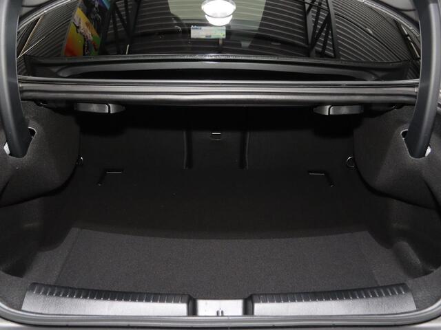 Mercedes-Benz CLA-KLASSE 180 Business Solution AMG | Panoramaschuifdak | AMG Line Plus | Head-up display | Nightpakket | 360° camera | Dodehoekassistent |