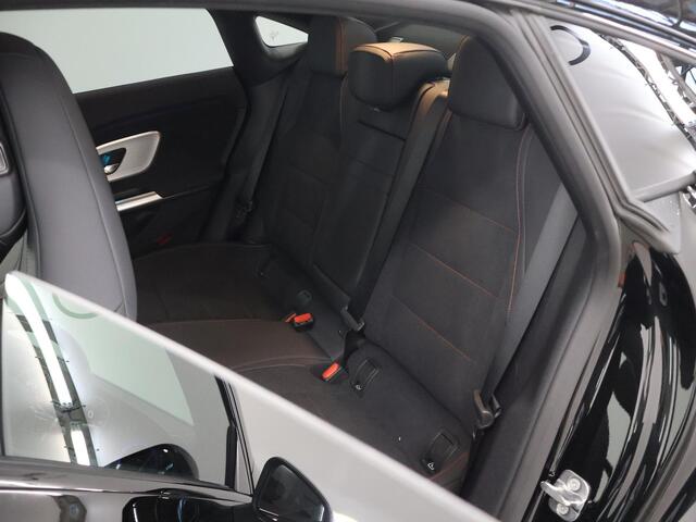 Mercedes-Benz CLA-KLASSE 250+ Business Solution AMG 85 kWh | Night | Panoramadak | Stoelverwarming | DISTRONIC | Achteruitrijcamera | Dodehoekassistent |