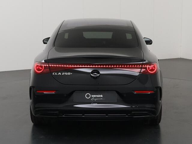 Mercedes-Benz CLA-KLASSE 250+ Launch Edition 85 kWh | Trekhaak | Night | Panoramadak | Stoelverwarming | DISTRONIC | Achteruitrijcamera | Dodehoekassistent |