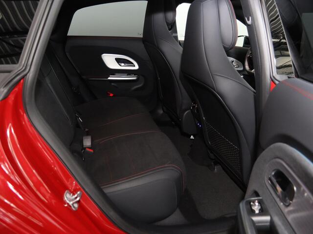 Mercedes-Benz CLA-KLASSE 250+ Launch Edition 85 kWh | Night | Panoramadak | DISTRONIC | Achteruitrijcamera | Dodehoekassistent |