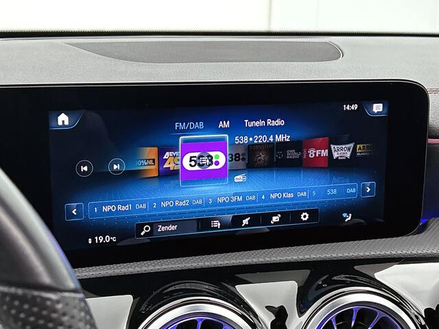 Mercedes-Benz CLA-KLASSE 250 e AMG Line Panoramadak | Stoelverwarming | Achteruitrijcamera | Inclusief 24 maanden MB Certified garantie voor Europa.