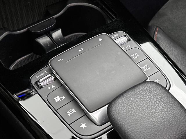 Mercedes-Benz CLA-KLASSE 250 e AMG Line Panoramadak | Stoelverwarming | Achteruitrijcamera | Inclusief 24 maanden MB Certified garantie voor Europa.
