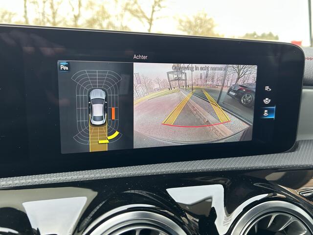 Mercedes-Benz CLA-KLASSE 250e AMG // Panoramadak // Carplay // MultiBeam LED // Sfeerverlichting // Night pakket // Keyless // 18" AMG