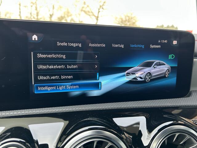 Mercedes-Benz CLA-KLASSE 250e AMG // Panoramadak // Carplay // MultiBeam LED // Sfeerverlichting // Night pakket // Keyless // 18" AMG