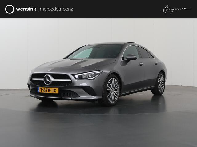 Mercedes-Benz CLA-KLASSE 180 Luxury Line | Panoramadak | Trekhaak | Digitaal display | Stoelverwarming |