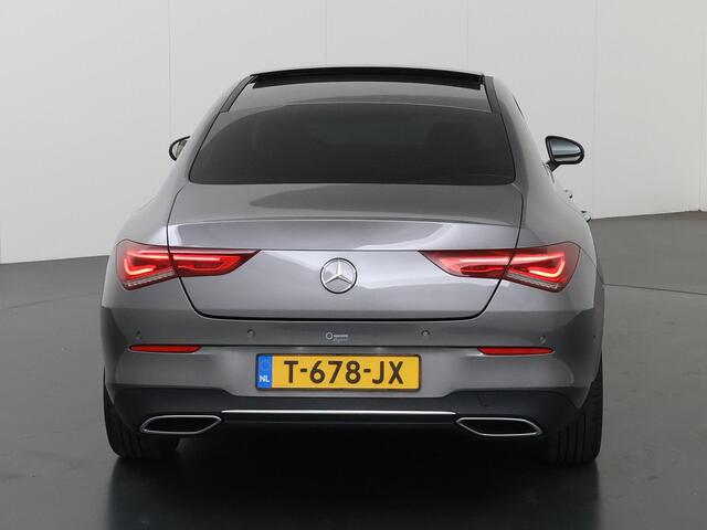 Mercedes-Benz CLA-KLASSE 180 Luxury Line | Panoramadak | Trekhaak | Digitaal display | Stoelverwarming |