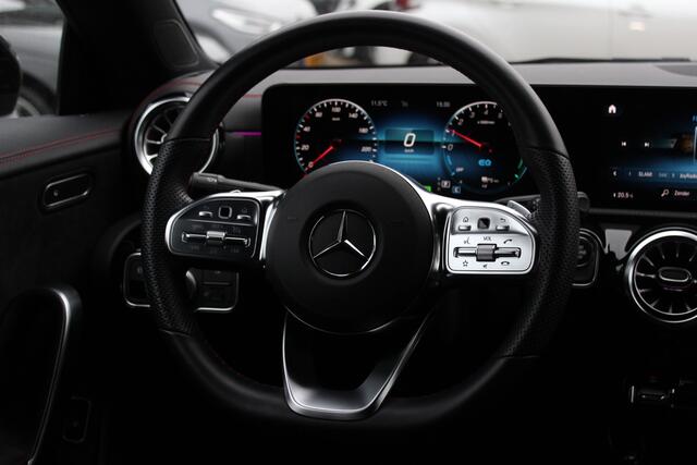 Mercedes-Benz CLA-KLASSE 250 e Business Solution AMG Limited / Camera / Sfeerverlichting / CarPlay / 18'' / Navigatie / Stoelverwarming / DAB / Cruise Control