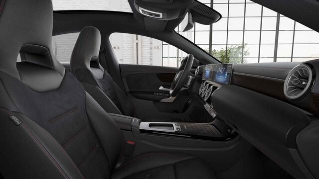 Mercedes-Benz CLA-KLASSE 180 Star Edition AMG Line Plus | Night pakket | Panoramadak | Stoelverwarming |