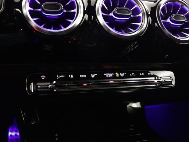 Mercedes-Benz CLA-KLASSE 180 AMG Line 5 spaaks lichtmetalen velgen | Nightpakket | Premium Pakket | Distronic | MB-paasweekend