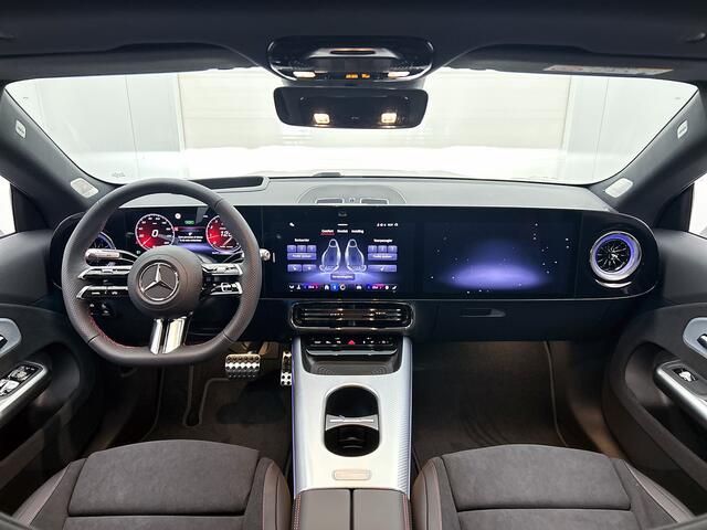 Mercedes-Benz CLA-KLASSE 200 Business Solution AMG | Premium Plus | Winterpakket | Rijassistentiepakket | Nightpakket | MBUX Augmented Reality navigatie | Smartphone integratie | Vast panoramadak |