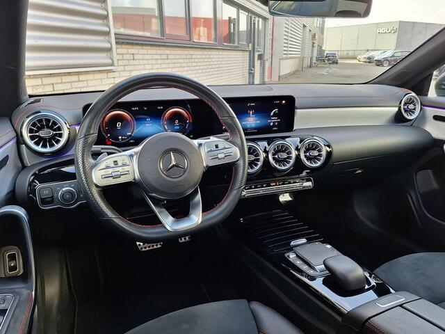 Mercedes-Benz CLA-KLASSE 250 e Business Solution AMG Limited | Panoramadak | Night pakket | Achteruitrijcamera | Sfeerverlichting | Stoelverwarming | Multibeam LED | Keyless-GO