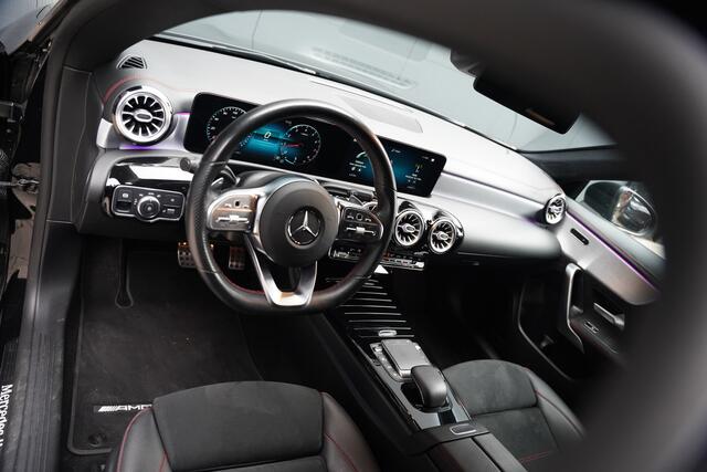 Mercedes-Benz CLA-KLASSE 180 Premium AMG | Stoelverwarming | Keyless | Cruise Control | Ambiance verlichting | Camera | Parkeersensoren | LED