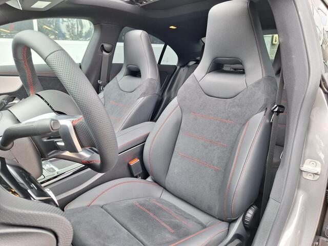 Mercedes-Benz CLA-KLASSE 200 AMG Line | Premium Pakket | Night Pakket | Winter Pakket | Panoramadak | Trekhaak | Burmester Surround Sound | MULTIBEAM LED Koplampen | Dodehoekassistent |