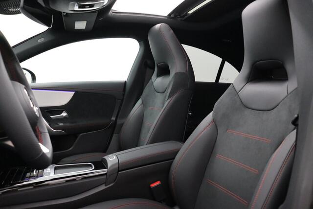 Mercedes-Benz CLA-KLASSE 180 AMG Line | Premium Pakket | Night Pakket | Panoramadak | MULTIBEAM LED Koplampen | Dodehoekassistent | Advanced Sound System | Sfeerverlichting |