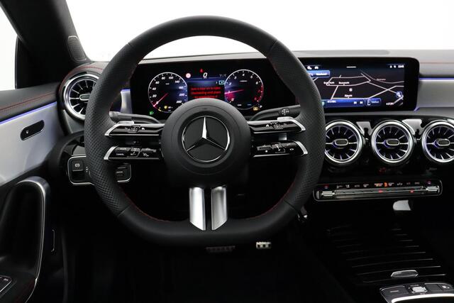 Mercedes-Benz CLA-KLASSE 180 AMG Line | Premium Pakket | Night Pakket | Panoramadak | MULTIBEAM LED Koplampen | Dodehoekassistent | Advanced Sound System | Sfeerverlichting |