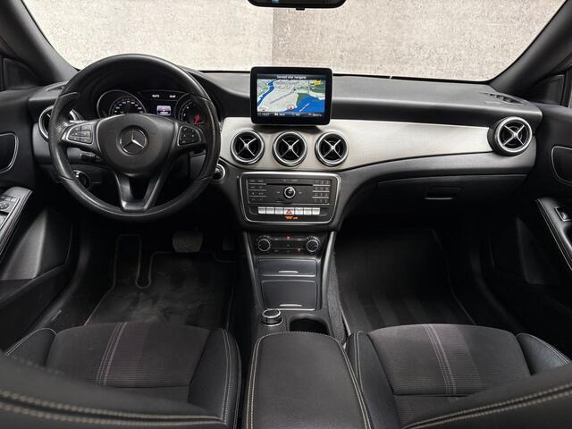 Mercedes-Benz CLA-KLASSE 180 AMG Sport Automaat (SCHUIFDAK, GROOT NAVI, LEDER, GETINT GLAS, SPORTSTOELEN, ZWART HEMEL, CRUISE, NIEUWE APK, NIEUWSTAAT)