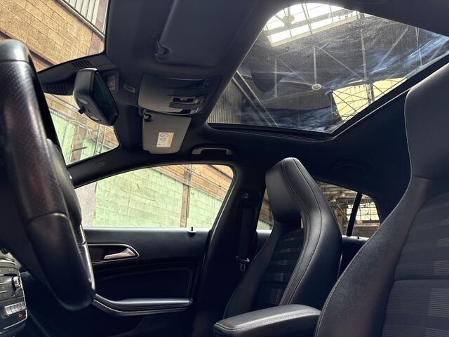 Mercedes-Benz CLA-KLASSE 180 AMG Sport Automaat (SCHUIFDAK, GROOT NAVI, LEDER, GETINT GLAS, SPORTSTOELEN, ZWART HEMEL, CRUISE, NIEUWE APK, NIEUWSTAAT)