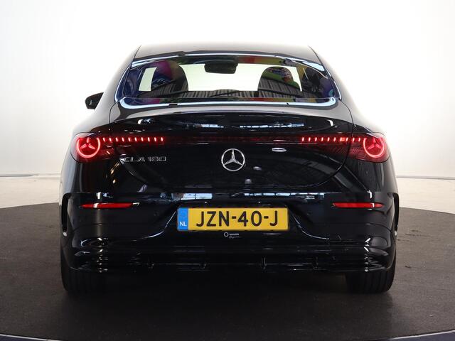 Mercedes-Benz CLA-KLASSE 180 Business Solution AMG | Superscreen | Premium Pakket | Panoramadak | Trekhaak |