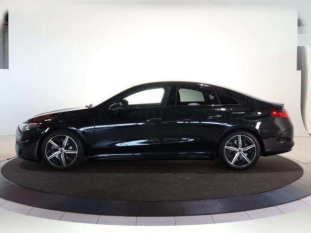 Mercedes-Benz CLA-KLASSE 180 Business Solution AMG | Superscreen | Premium Pakket | Panoramadak | Trekhaak |