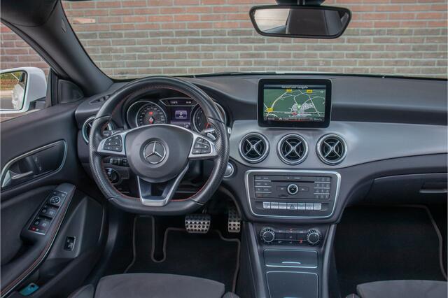 Mercedes-Benz CLA-KLASSE 180 Business Solution AMG, 61.000km NAP, Panoramadak, Carplay, Stoelverwarming, Camera, Half leder, Park Assist.