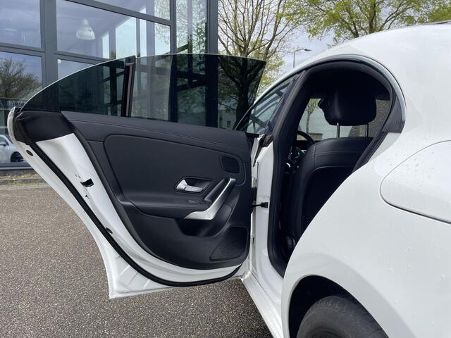 Mercedes-Benz CLA-KLASSE 180 Business Solution AMG AUT| STOELVERWARMING| SFEERVERLICHTING| ACHTERUITRIJCAMERA| 56.000KM!! | RIJKLAARPRIJS INCL. 12 MND BOVAG GARANTIE