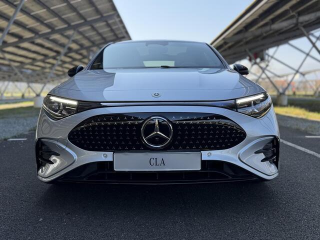 Mercedes-Benz CLA-KLASSE 200 Business Solution AMG 58 kWh EQ | Night | Panoramadak | Distronic | Achteruitrijcamera| Dodehoekassistent | Stoelverwarming |