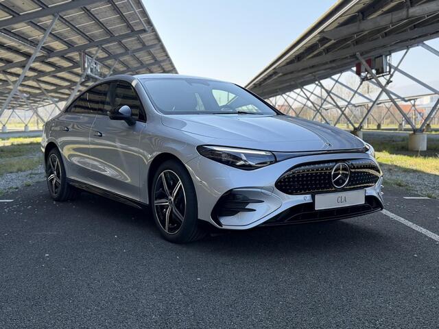 Mercedes-Benz CLA-KLASSE 200 Business Solution AMG 58 kWh EQ | Night | Panoramadak | Distronic | Achteruitrijcamera| Dodehoekassistent | Stoelverwarming |