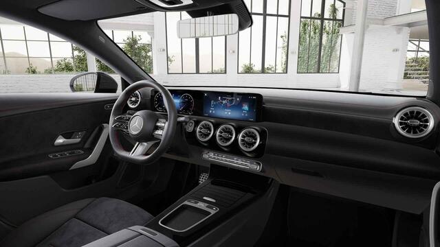 Mercedes-Benz CLA-KLASSE 180 Star Edition AMG Line | Panoramaschuifdak | Night | Achteruitrijcamera | Stoelverwarming voor