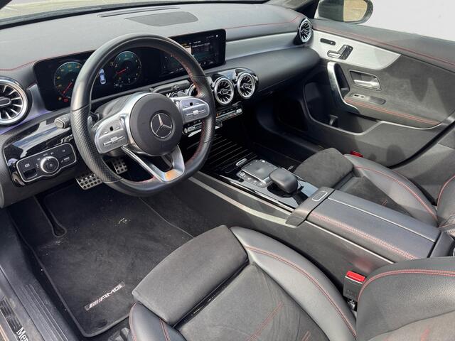Mercedes-Benz CLA-KLASSE 180 AMG Aut- 2x Full Memory, Volledig Dealer Onderhouden, Panoramadak, Sfeerverlichting, Zitcomfort