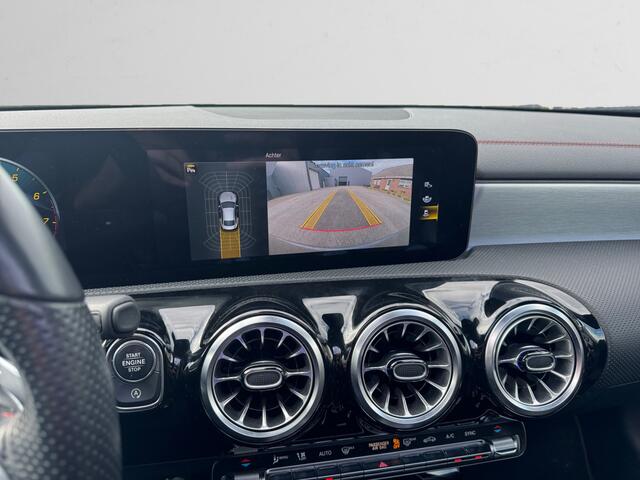 Mercedes-Benz CLA-KLASSE 180 AMG Aut- 2x Full Memory, Volledig Dealer Onderhouden, Panoramadak, Sfeerverlichting, Zitcomfort