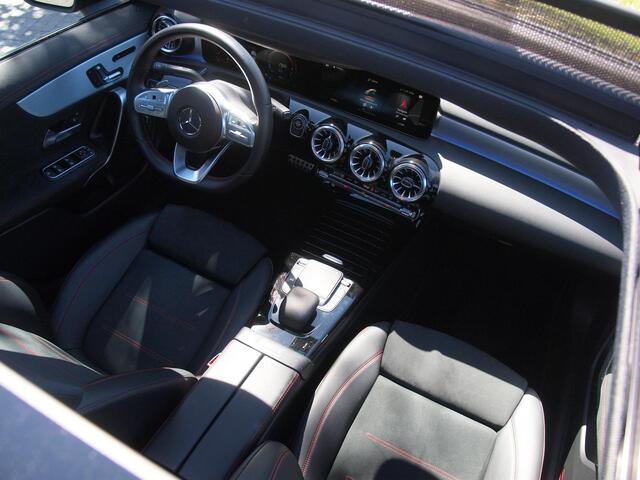Mercedes-Benz CLA-KLASSE 250 e Business Solution AMG Limited | Panoramadak | Camera | Sfeerverlichting | Apple Carplay |