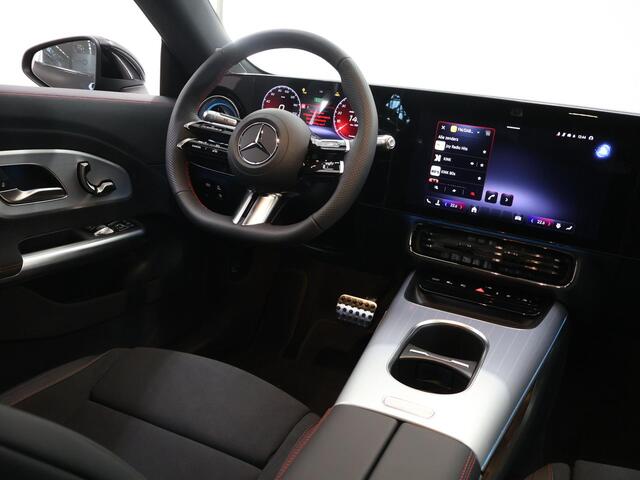 Mercedes-Benz CLA-KLASSE 250+ Launch Edition 85.5 kWh | Night | Panoramadak | Stoelverwarming | DISTRONIC | Achteruitrijcamera | Dodehoekassistent |