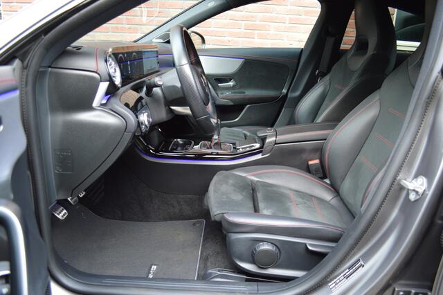 Mercedes-Benz CLA-KLASSE 200 AMG-Line Multibeam Panorama Sfeer Burmester CarPlay Pdc