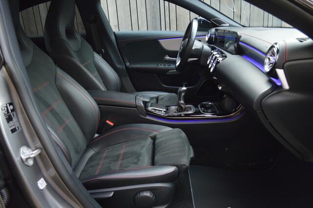 Mercedes-Benz CLA-KLASSE 200 AMG-Line Multibeam Panorama Sfeer Burmester CarPlay Pdc