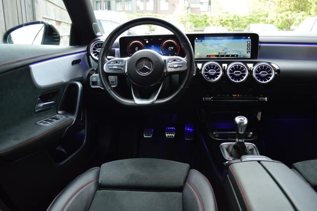 Mercedes-Benz CLA-KLASSE 200 AMG-Line Multibeam Panorama Sfeer Burmester CarPlay Pdc