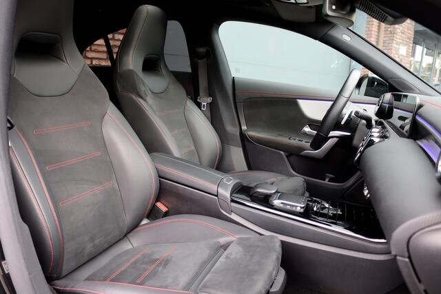 Mercedes-Benz CLA-KLASSE 250 e AMG Line Premium+ | Panoramadak | Distronic+ | Memory | HUD | Trekhaak | Keyless Go | Surround Camera | Sfeerverlichting | Multibeam LED |