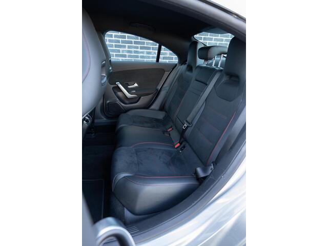 Mercedes-Benz CLA-KLASSE 180 AMG Line | Apple Carpaly | Android Auto | Navigatie | Achteruitrijcamera | Parkeersensoren | Sportstoelen | Keyless Entry