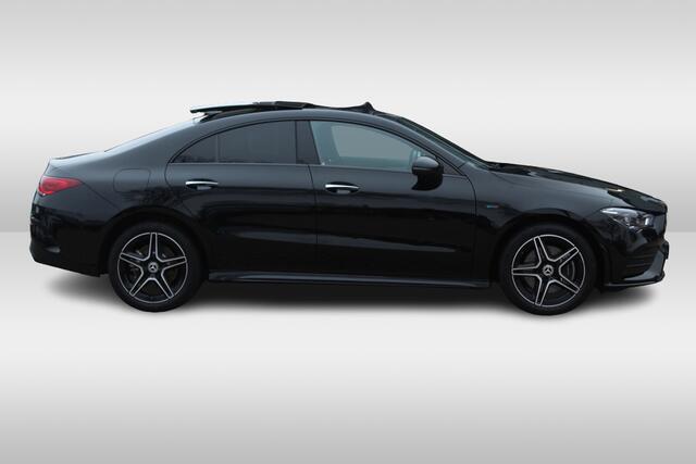 Mercedes-Benz CLA-KLASSE 250 e Business Solution AMG Limited / Panoramadak / Camera / Memory Seats / Sfeerverlichting / 18'' / Matrix LED / Keyless / Stoelverwarming / DAB / Cruise Control