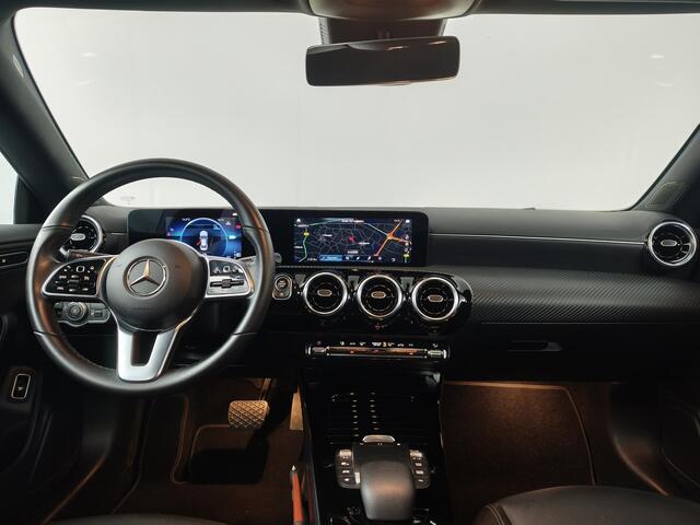 Mercedes-Benz CLA-KLASSE 180 Business Line | Stoelverwarming | Achteruitrijcamera | Parkeersensoren rondom | All-Season banden |