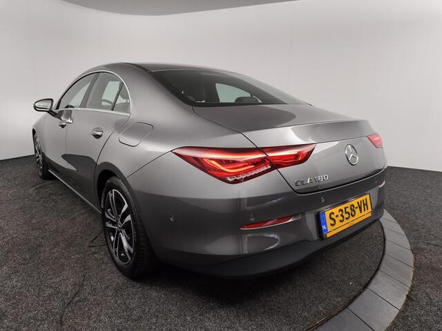 Mercedes-Benz CLA-KLASSE 180 Business Line | Stoelverwarming | Achteruitrijcamera | Parkeersensoren rondom | All-Season banden |