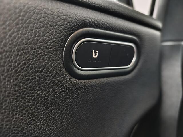 Mercedes-Benz CLA-KLASSE 180 Business Line | Stoelverwarming | Achteruitrijcamera | Parkeersensoren rondom | All-Season banden |