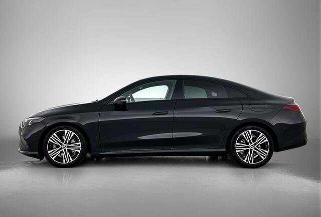 Mercedes-Benz CLA-KLASSE 180 Business Solution | Nightpakket | Parkeerpakket | Smartphone integratie | Adaptieve cruisecontrol | Vast panoramadak | URBAN GUARD | Sierelementen kunststof antraciet |